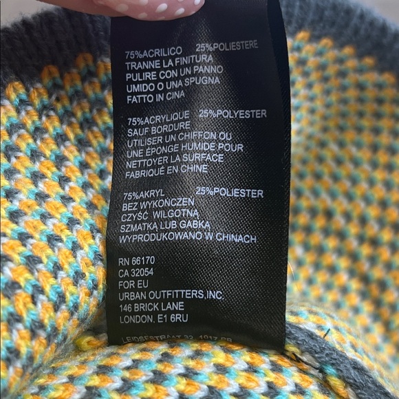 ✨ Urban Outfitters Novelty Knitted Graphic Bucket Hat ✨ - Picture 4 of 5